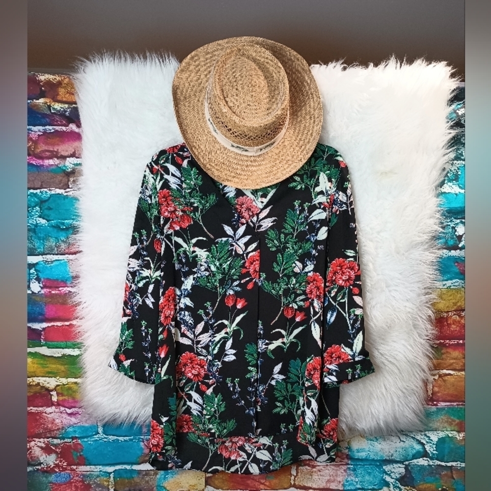 Rose and Olive Black Floral V-Neck High Low Long Sleeve Top Size L